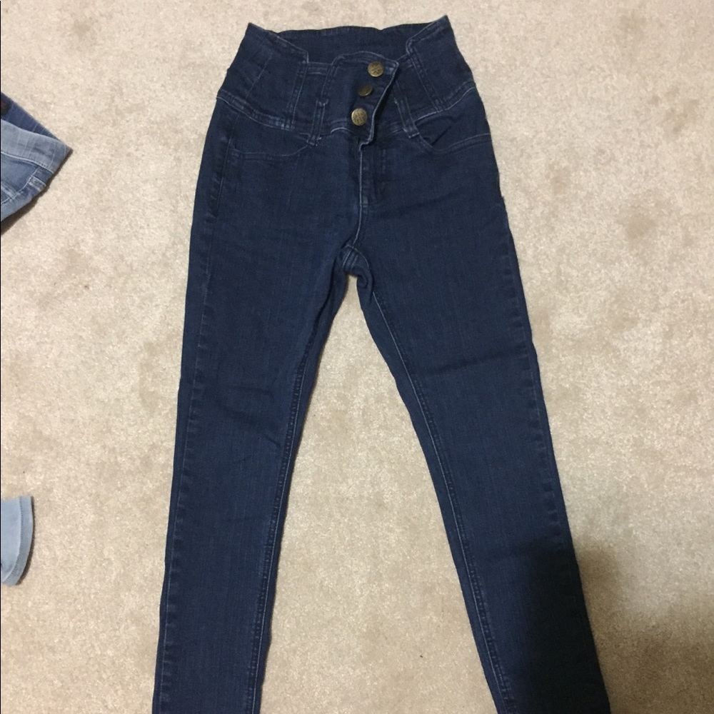 High waisted skinny jeans.